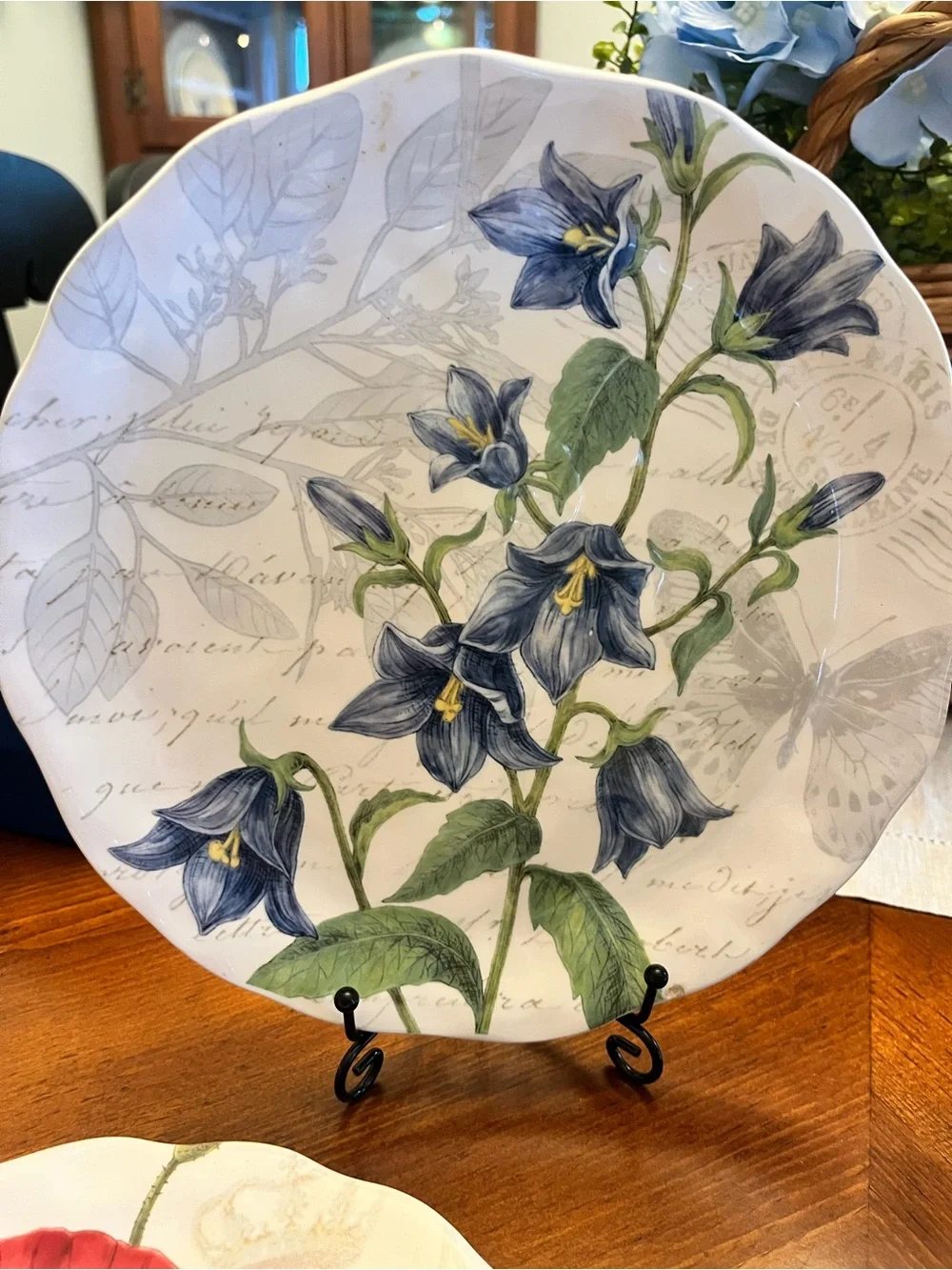 New in Box Pier One Botanical Floral Decorative Salad Plates - Set of 4 9”